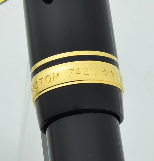 Pilot Namiki Custom 742 Fountain Pen - Black, Gold Trim, Flexible